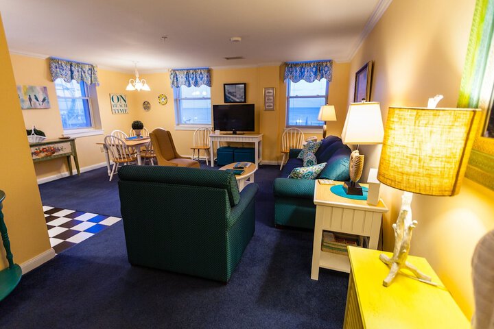 Room 51 of 114