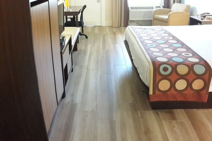 Room 42 of 77