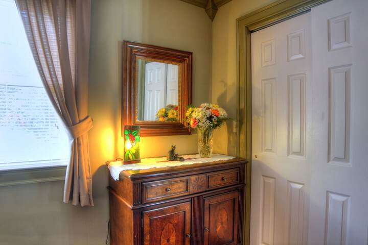 Los Gatos Bed & Breakfast