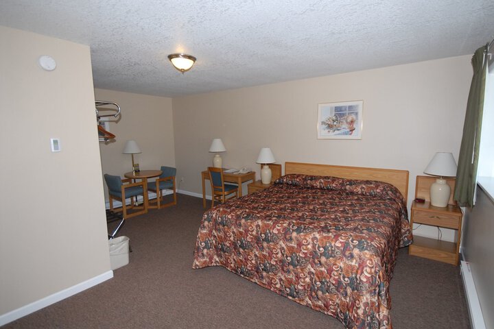Room 5 of 12