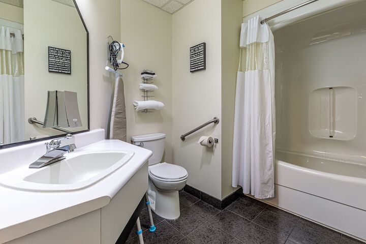 Room 42 of 107