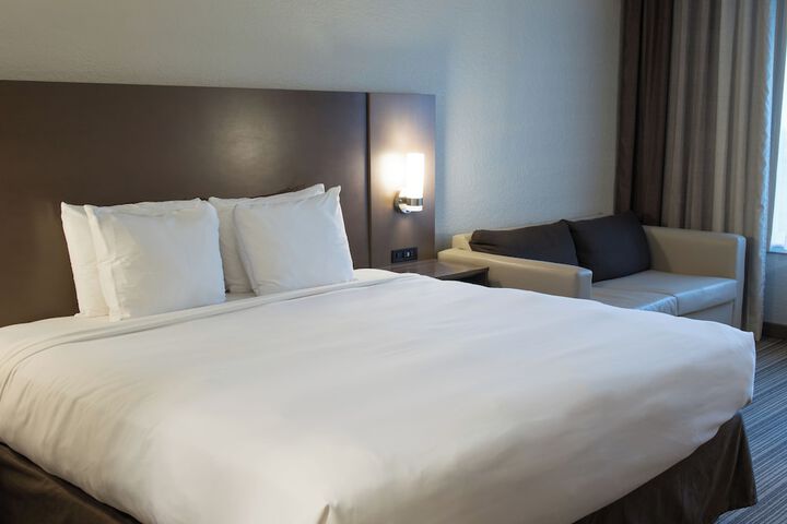 Country Inn & Suites by Radisson Platteville, WI