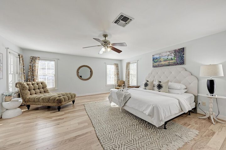 Room 15 of 34
