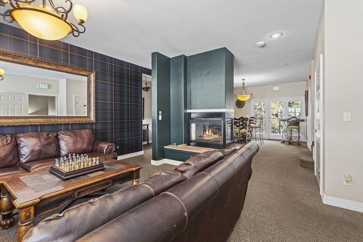 Lounge 88 of 113