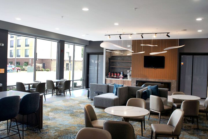 La Quinta Inn & Suites by Wyndham Manchester / Arnold AFB