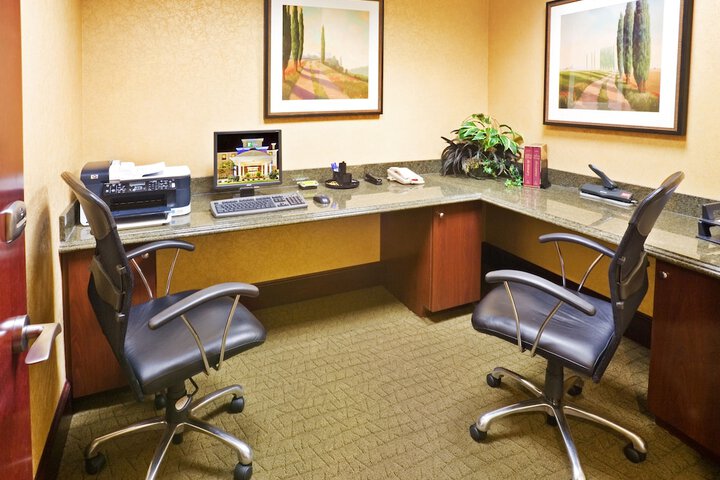 Business Center 52 of 52