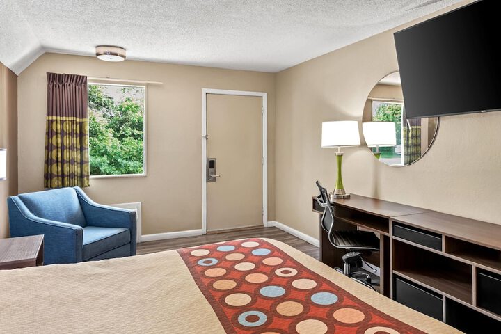 Super 8 by Wyndham Brownsburg