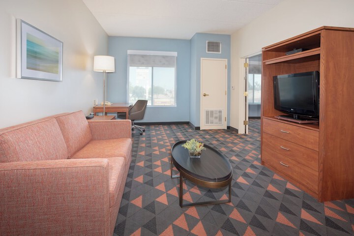 Holiday Inn & Suites Goodyear - West Phoenix Area by IHG