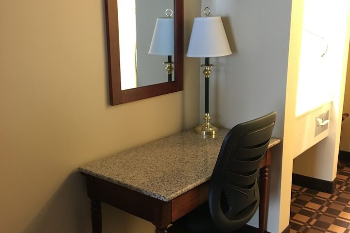 Cabot Inn & Suites