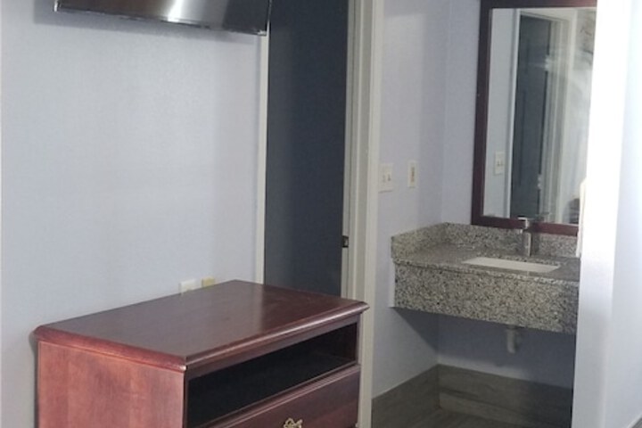 Room 10 of 20