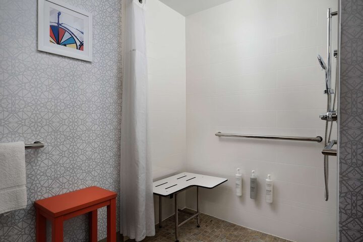 Room 12 of 18