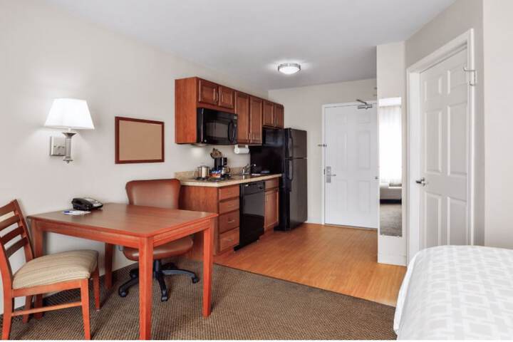 Room 27 of 32