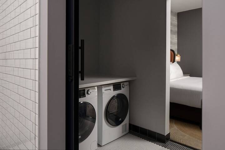 Room 16 of 100