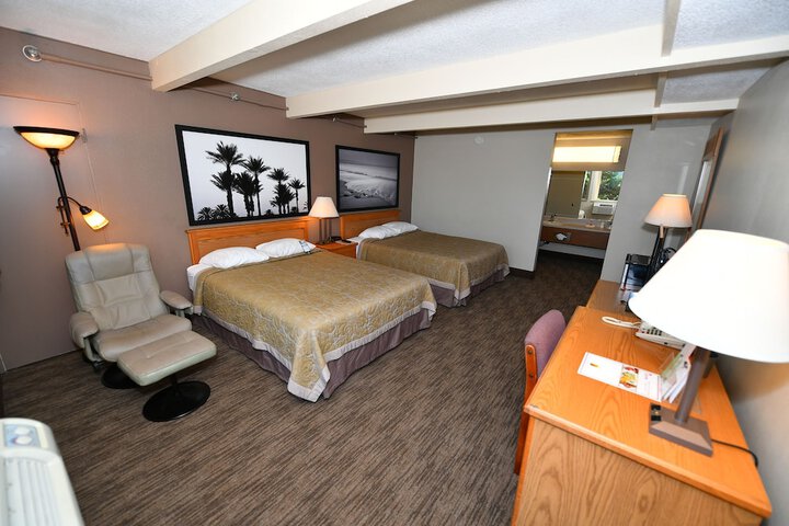 Room 27 of 34