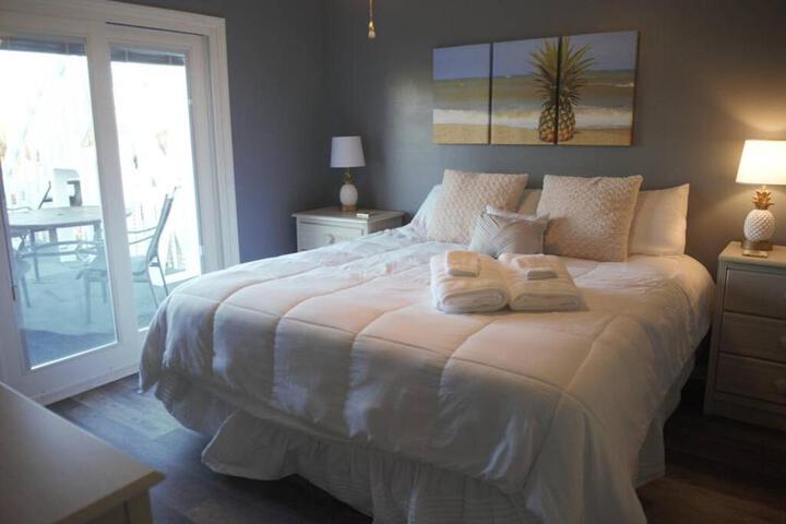 Aqua Haven - Second Street from Beach Home