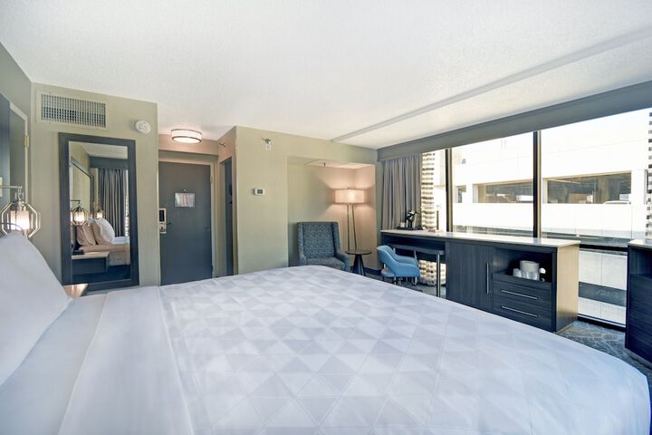 Room 27 of 51