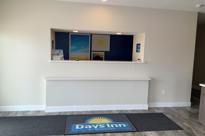 Days Inn by Wyndham Troy IL