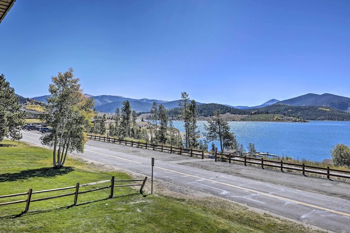 8 Mi to Keystone Resort: Dillion Condo w / Hot Tub!
