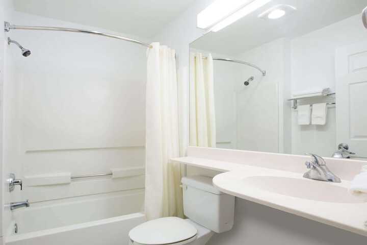 Microtel Inn & Suites by Wyndham Garland / Dallas