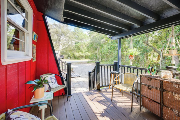 Oak Island Vacation Rental w / Decks Walk to Beach
