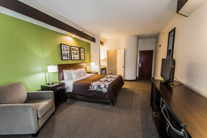 Room 32 of 41