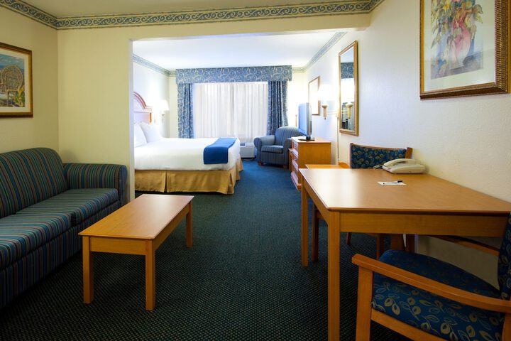 Room 25 of 43