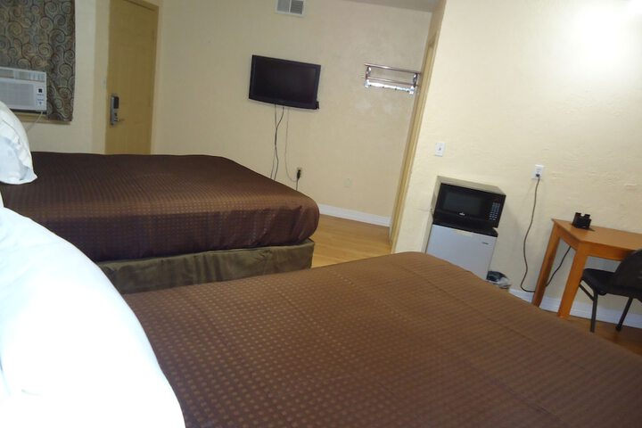Room 14 of 36