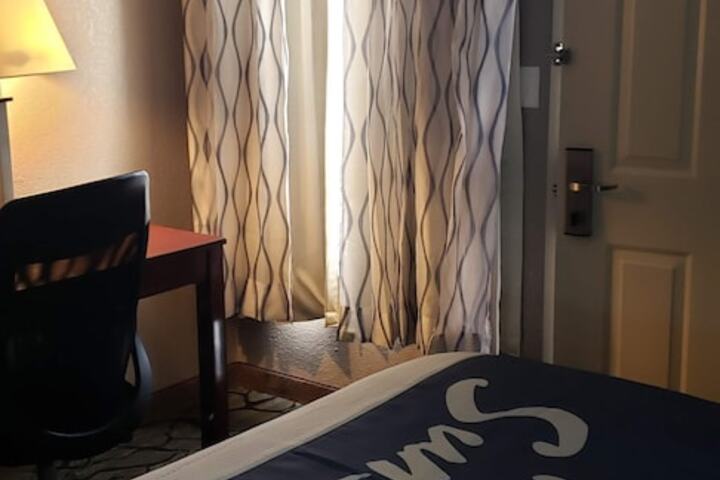 Room 24 of 33