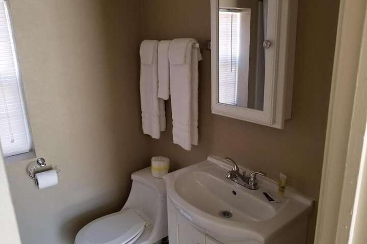 Room 10 of 18