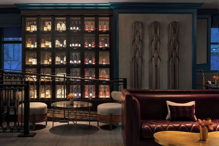 Lounge 166 of 213