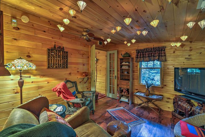 Celo Cabin w / Deck in Pisgah National Forest