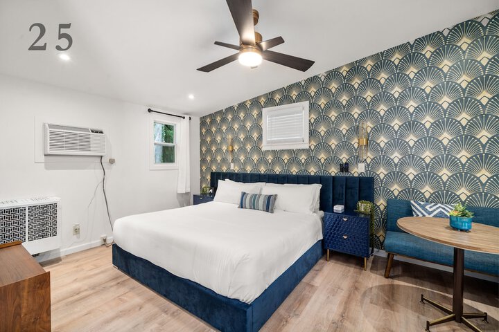 CedarWood Inn