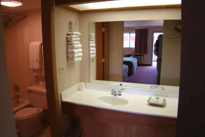 Room 10 of 17
