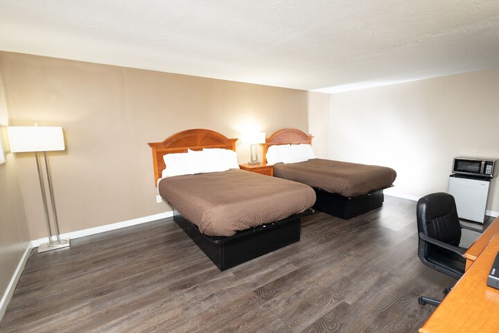 Room 5 of 8