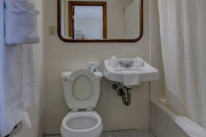 Room 16 of 30