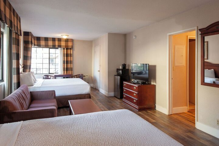 Room 30 of 66