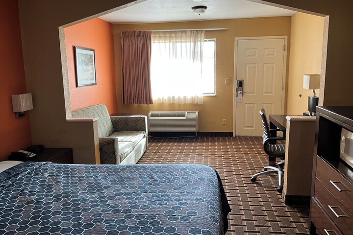 Executive Inn & Suites