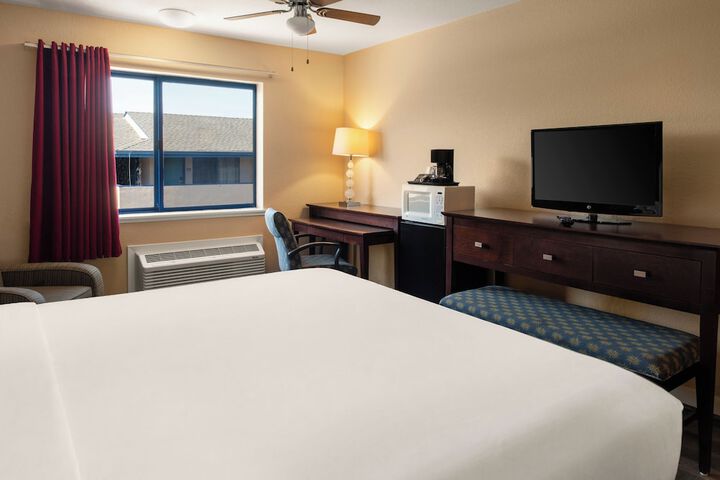 Bay Breeze Inn