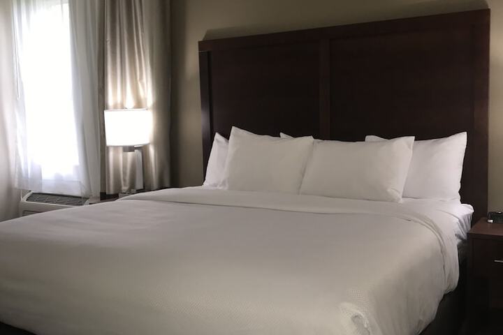 Comfort Suites Clarksville near Governors Square Mall