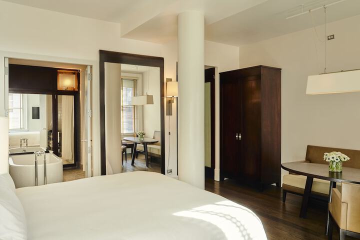 Room 14 of 32