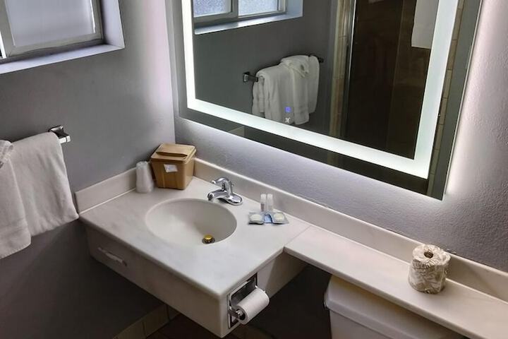 Room 10 of 25