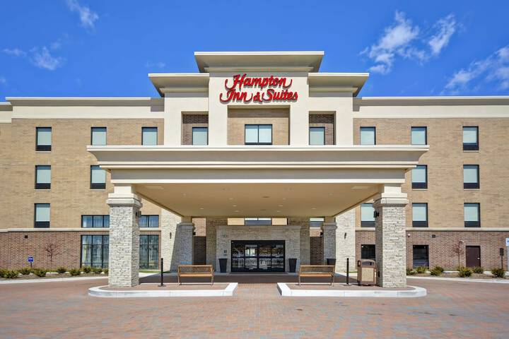 Hampton Inn & Suites Detroit / Warren