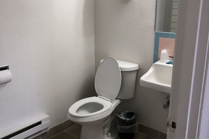 Room 13 of 16