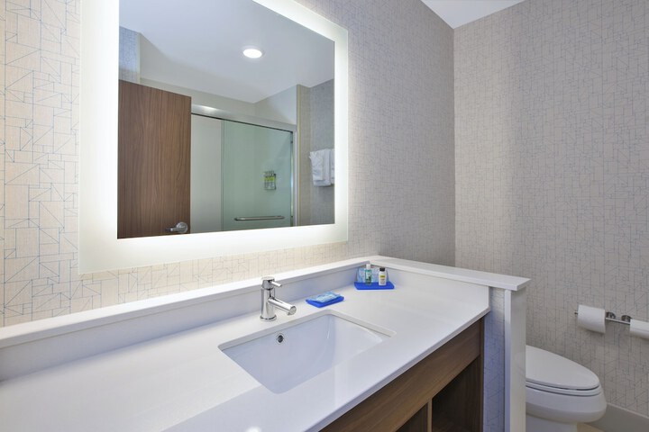 Room 10 of 40