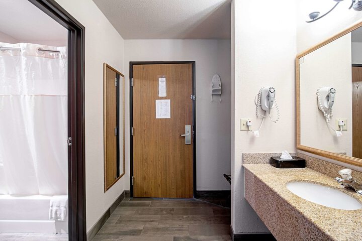 Room 21 of 30