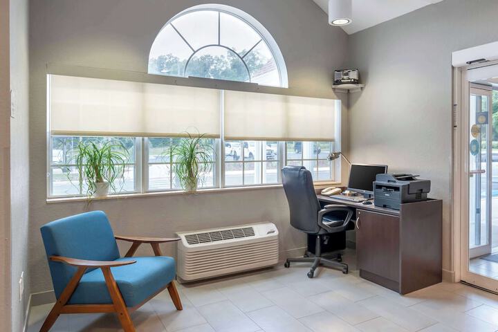 Business Center 43 of 43
