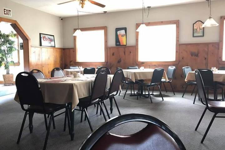 Dining 7 of 8