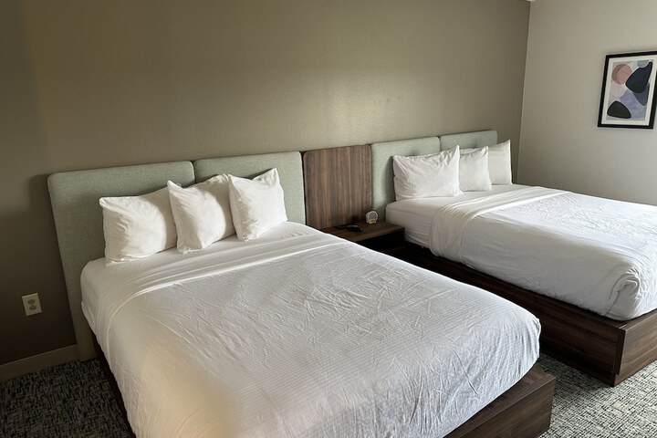 Room 28 of 83