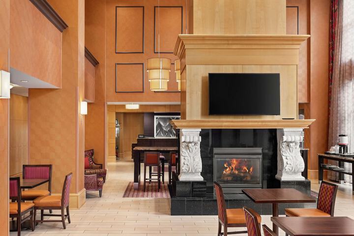 Hotel Interior 4 of 34