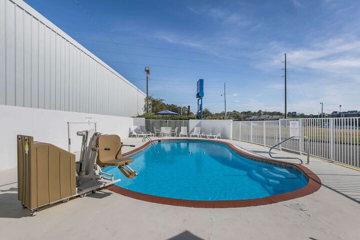 Pool 6 of 30